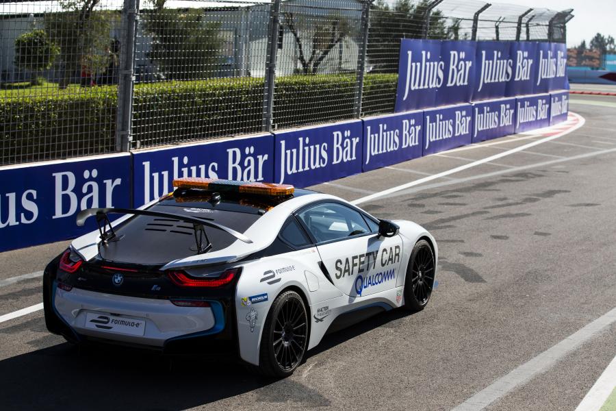 BMW i8 Formula E Safety Car (I12) 2015 года  (фото 7 из 21)